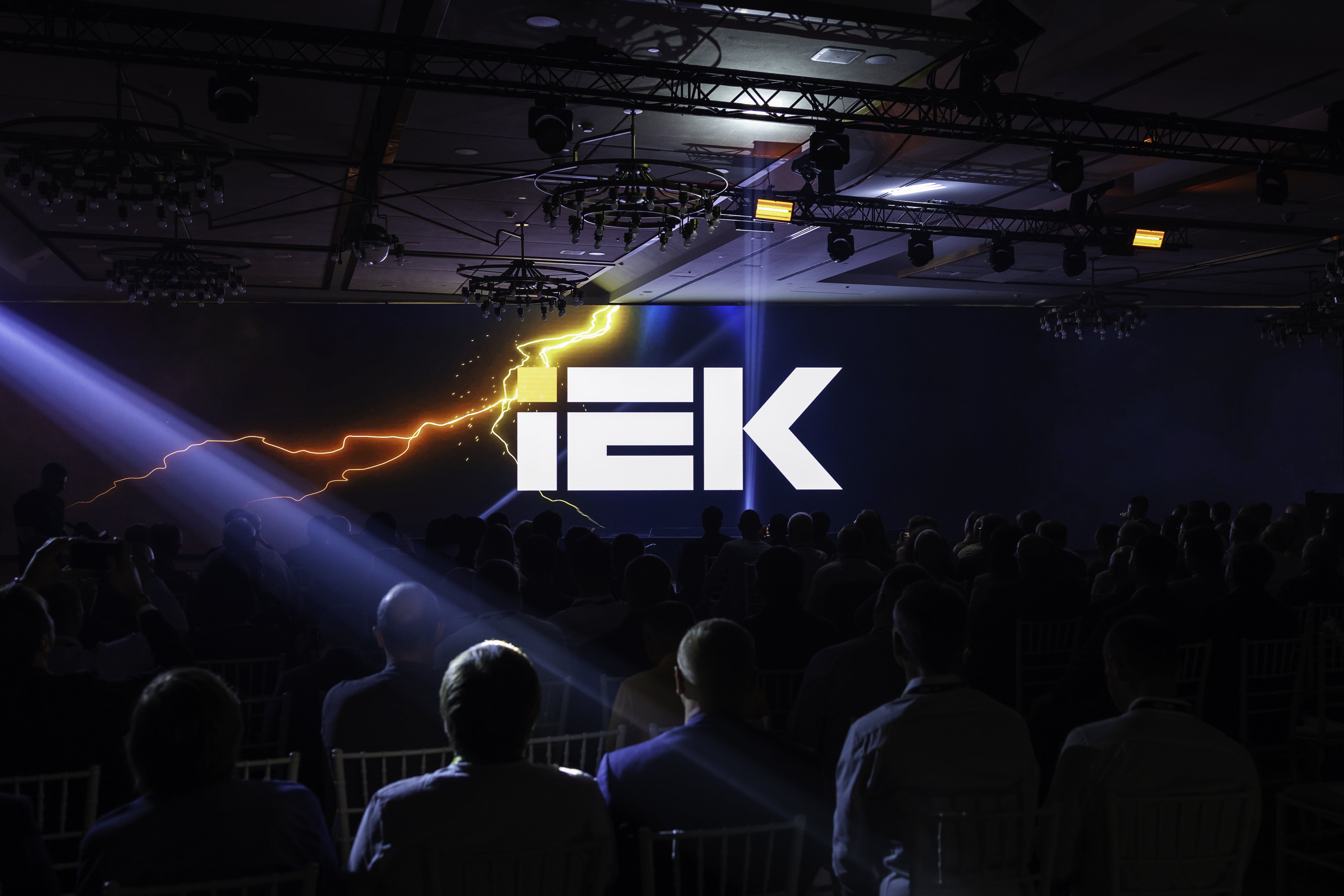 25 лет IEK