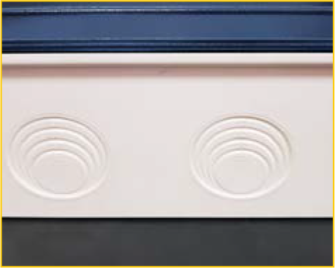 Наличие выламываемых отверстий различного диаметра для установки сальников под разные сечения вверху и внизу корпуса